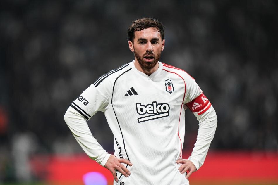 LIVERPOOL DA �ST�YOR