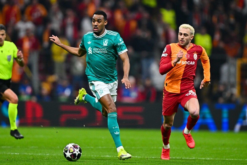LIVERPOOL'DAN D�KKAT �EKEN RAKAM