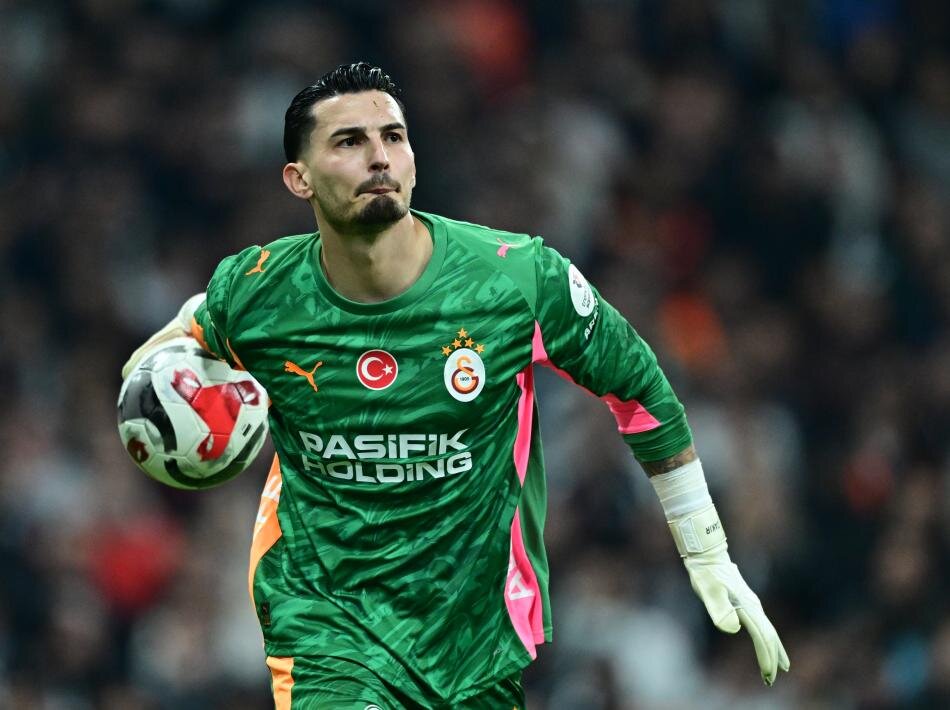 G.SARAY'DA AYAKTA KALAN �S�M