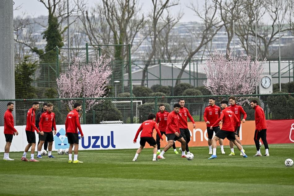 HACIOSMANO�LU, MONTELLA �LE SOHBET ETT�