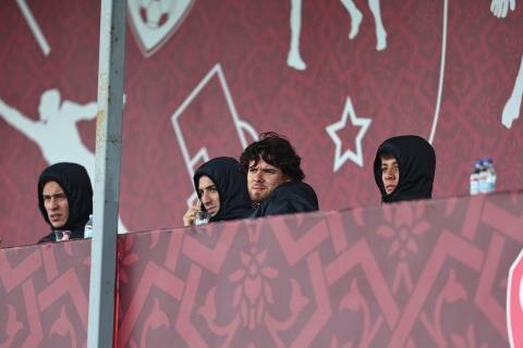 ANTRENMANI KENARDAN TAK�P ETT�LER