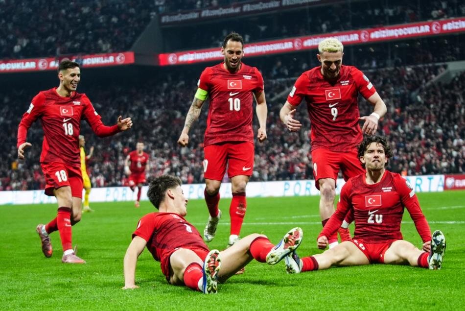 HALA O G�NLER B�Z� MUTLU ED�YOR