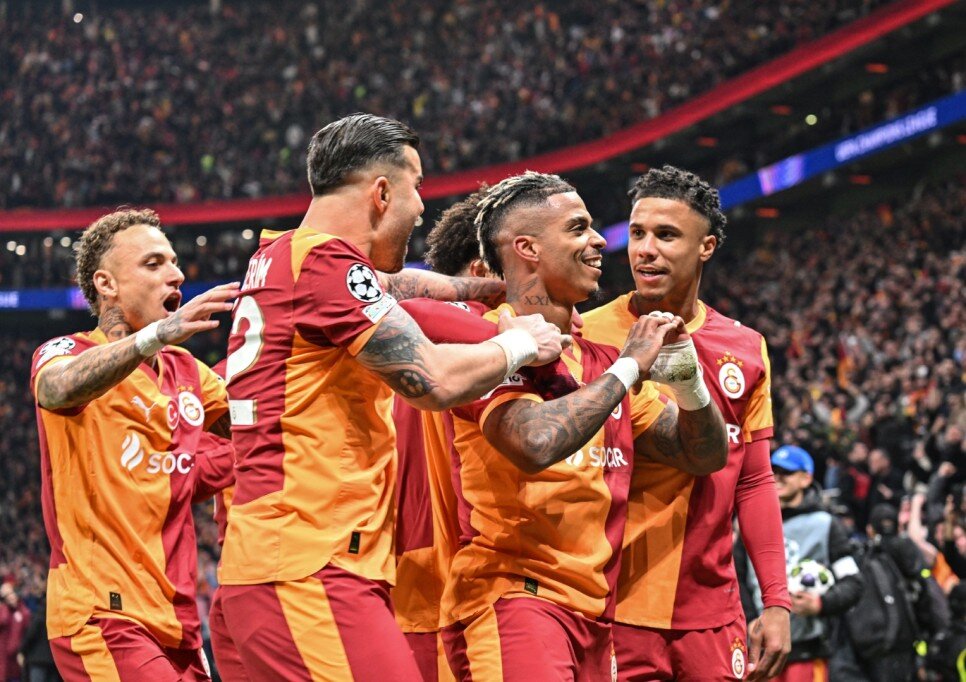 GALATASARAY'A DEV GEL�R
