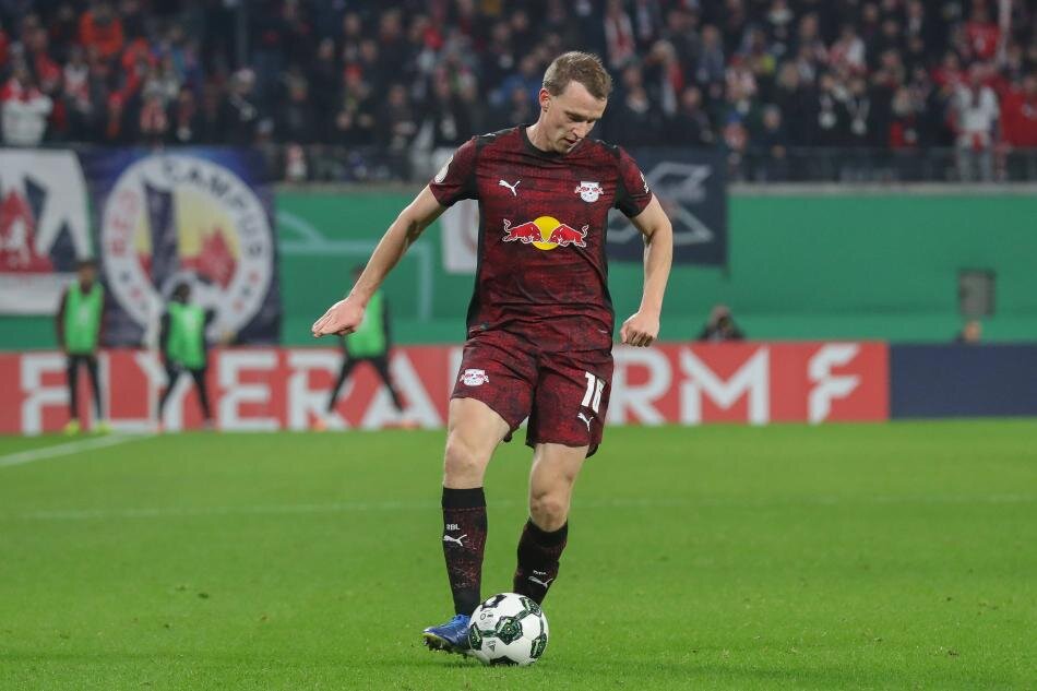 BE��KTA�'A SICAK BAKIYOR