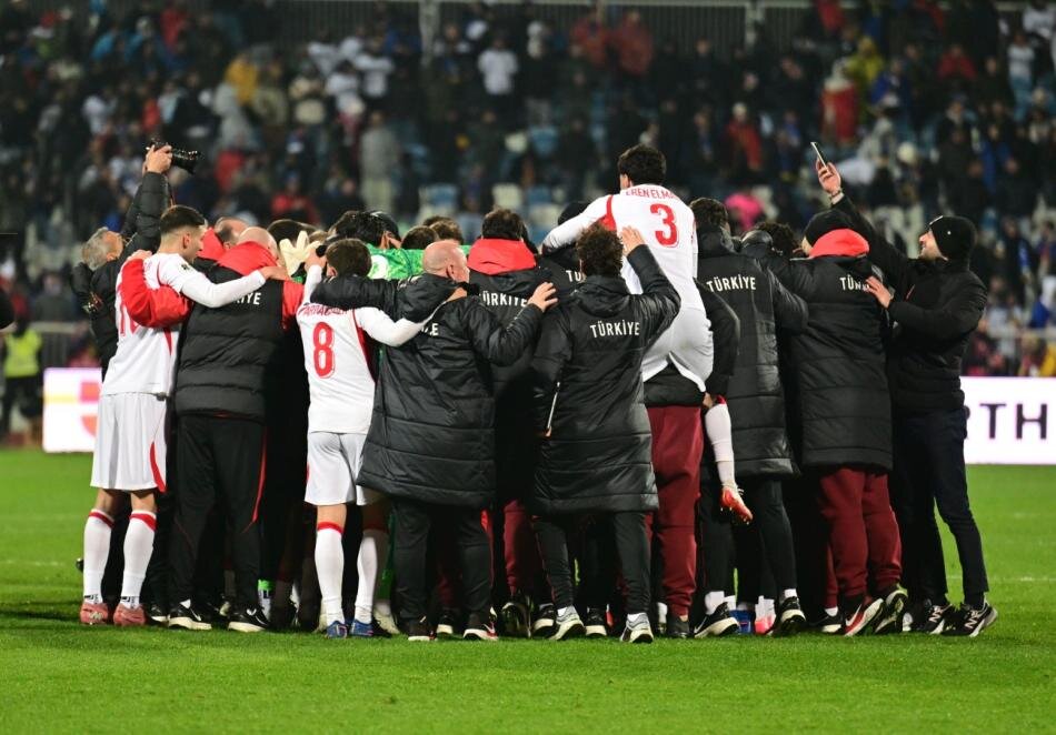 YAZARLARIN YORUMLARI