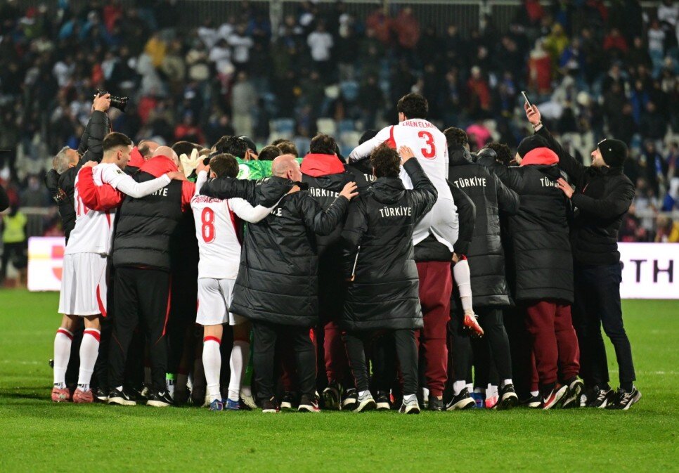 YAZARLARIN YORUMLARI