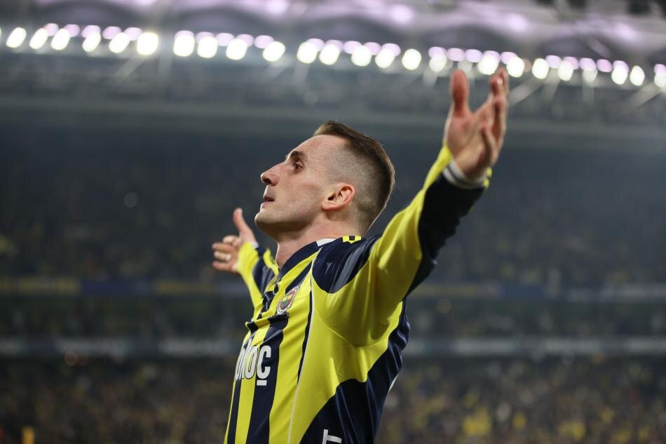 FENERBAH�E'DE 19 GOLE KATKI