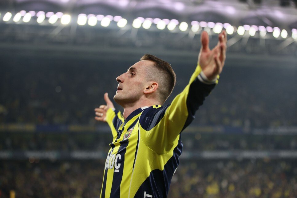FENERBAH�E'DE 19 GOLE KATKI