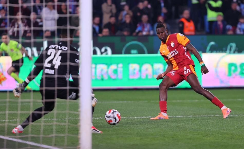 NAPOLI'N�N TAK�B�NDE