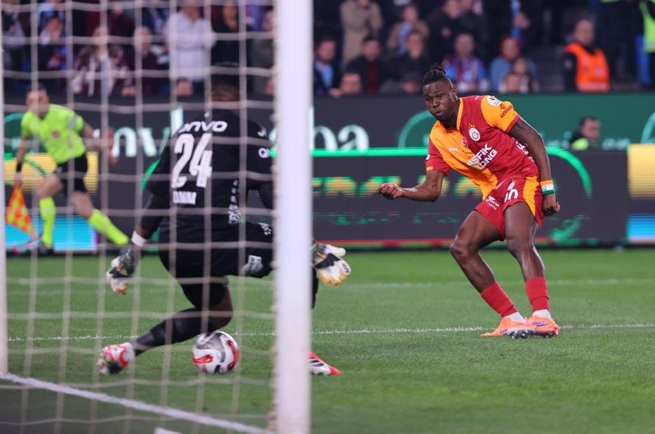 GALATASARAY'IN BEKLENT�S�