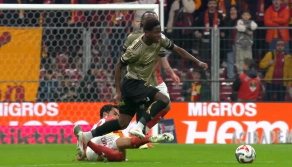 SARI KART GEREK�R M�?