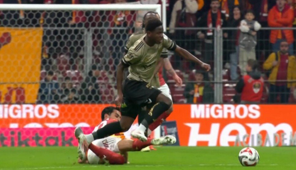 SARI KART GEREK�R M�?