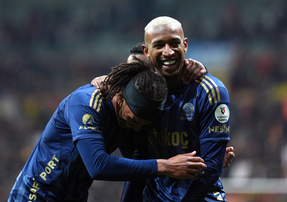 FENERBAH�E'DE �OK MUTLU