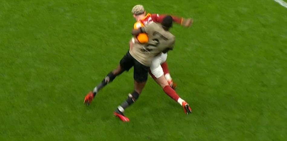 SARI KART GEREK�R M�?