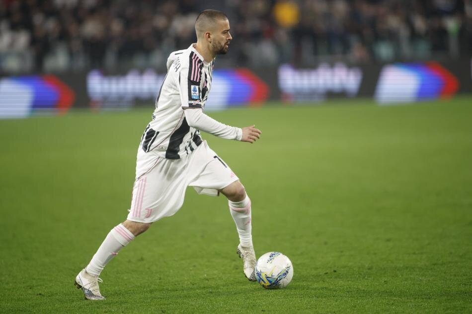 T�RK�YE'YE KAR�I OYNADI