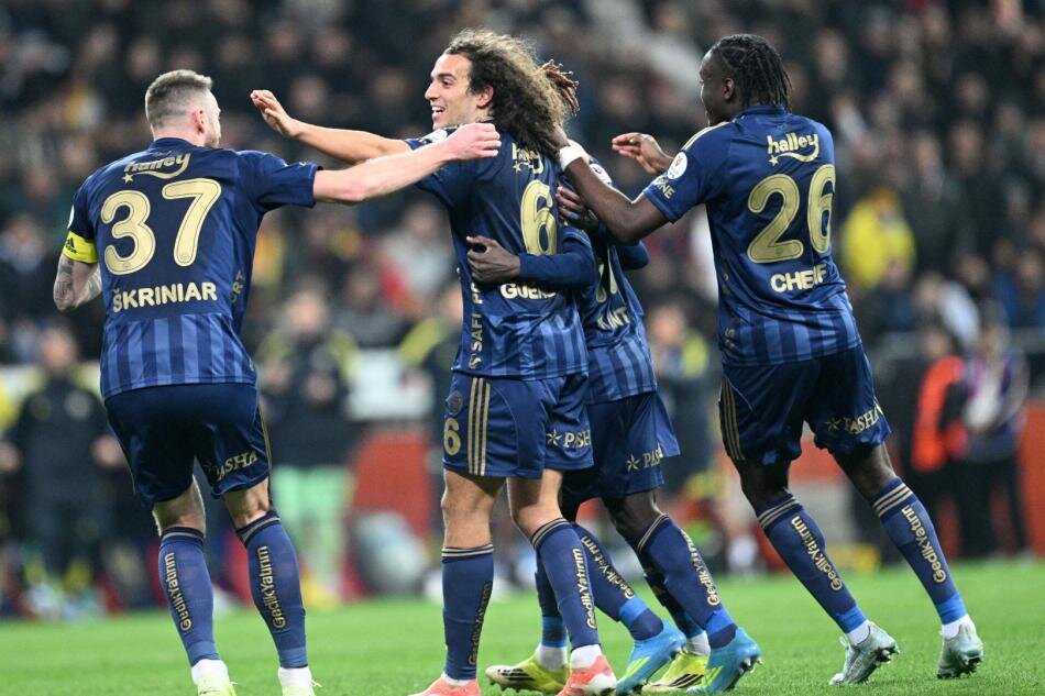 YAZARLARDAN FENERBAH�E YANITI