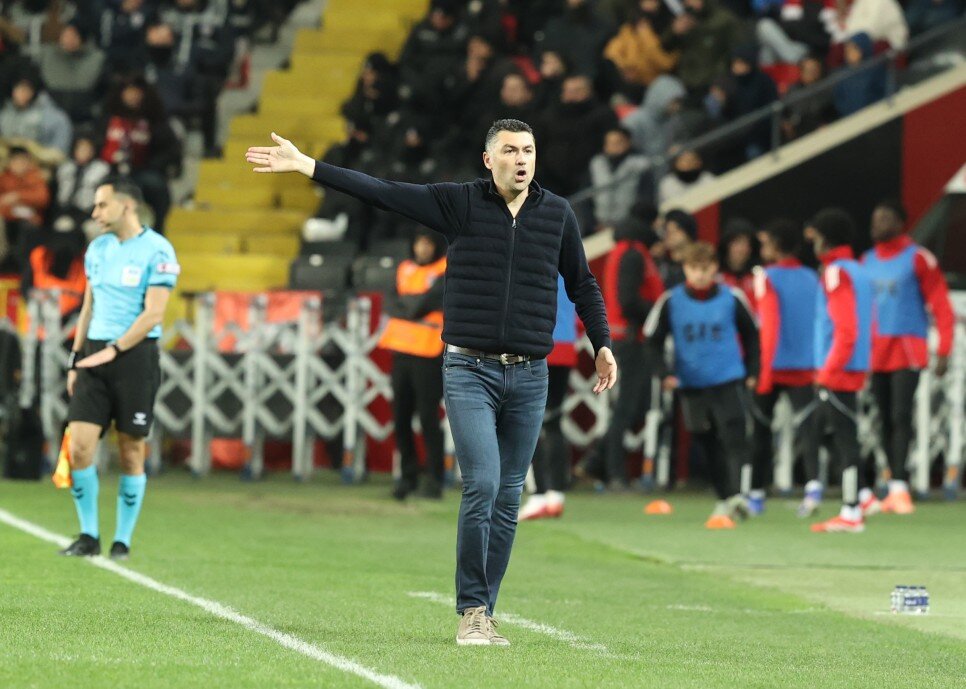 BURAK YILMAZ ���N YORUM
