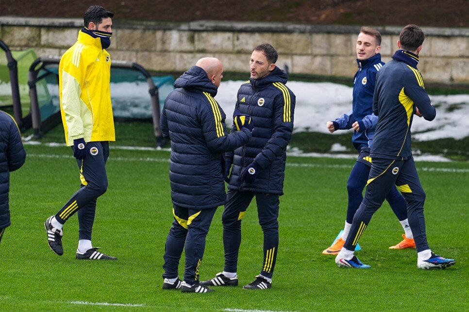 TES�SLERE G�R��LERE KISITLANA