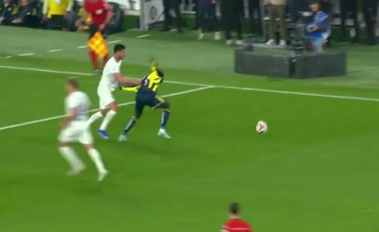 21' SAMET'�N KANTE'YE M�DAHALES�...