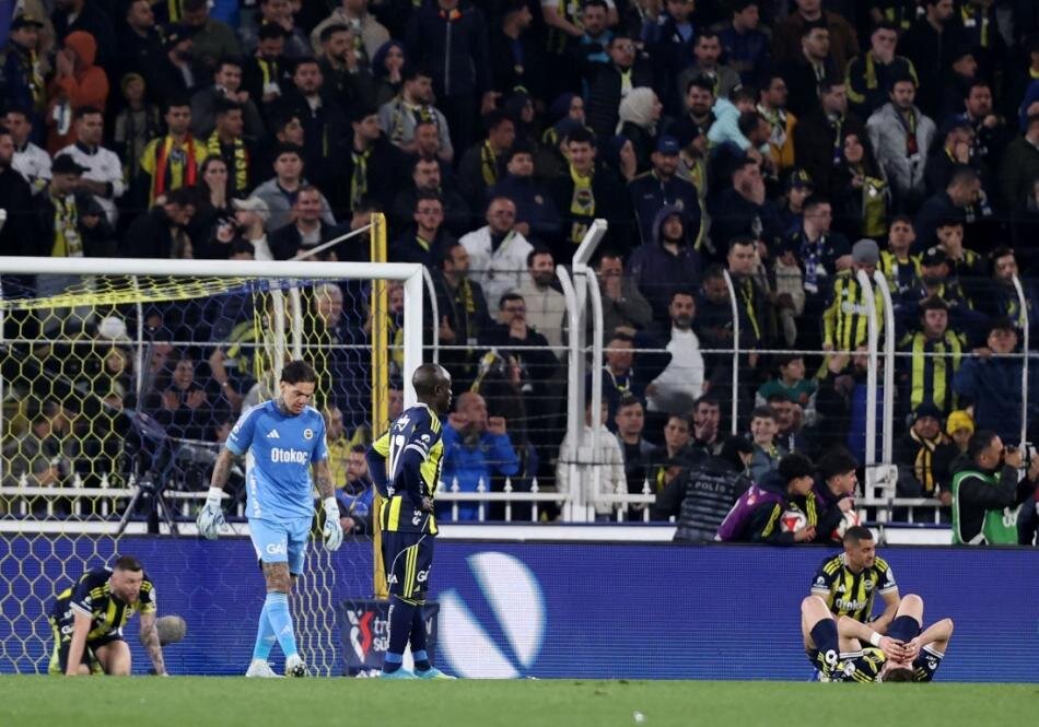 TARAFTARDAN TEPK� VE �Z�R