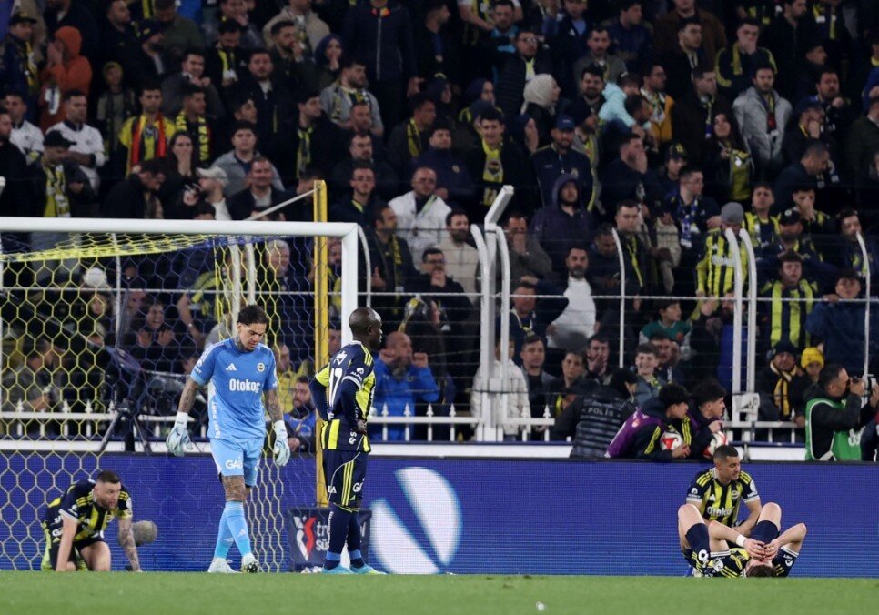 TARAFTARDAN TEPK� VE �Z�R