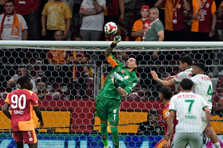 L�DERL���N� G�STERD�