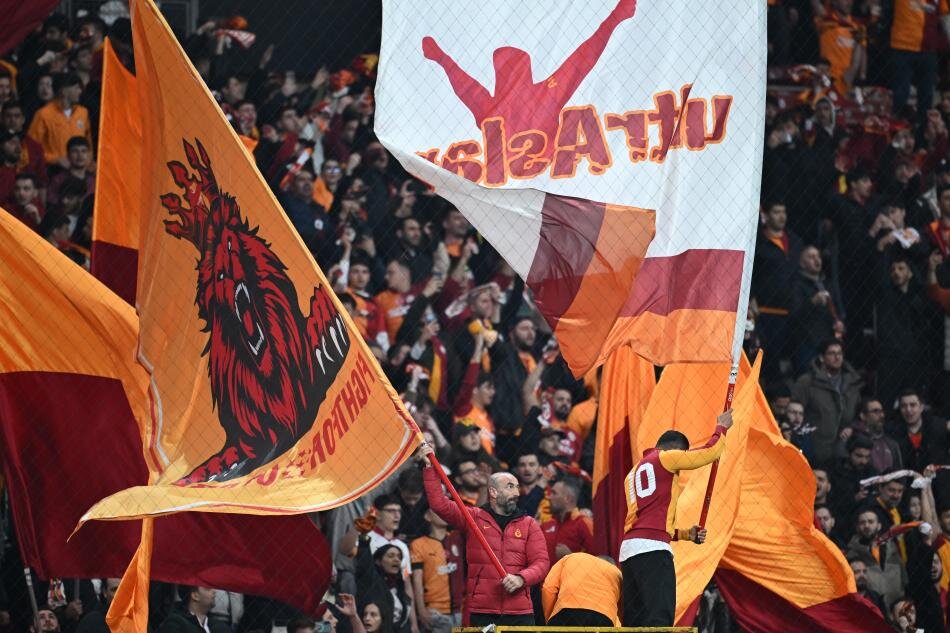 TARAFTAR DESTE��