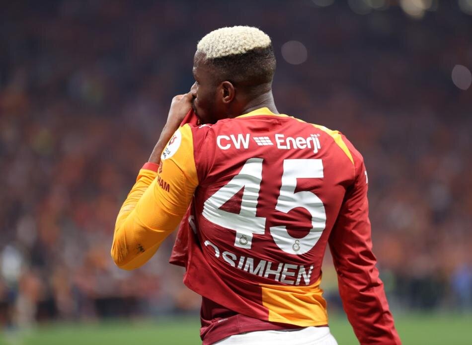 G.SARAY'DA B�Y�K KUTLAMA!