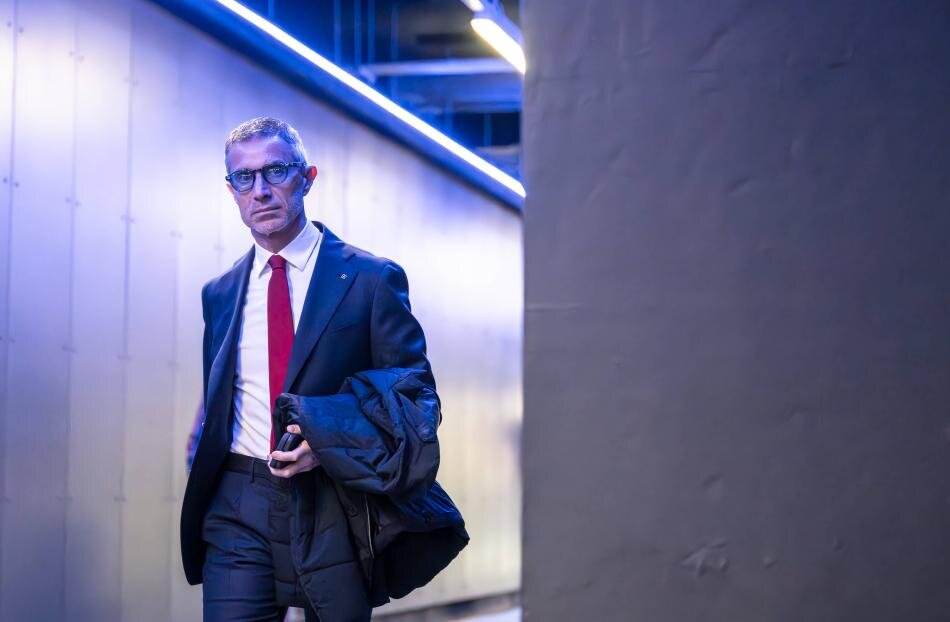 3 OYUNCUYU �ZLED�