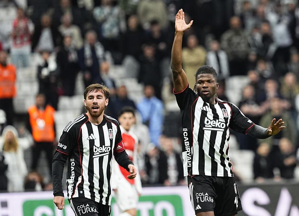 YAZARLARDAN BE��KTA� YORUMLARI