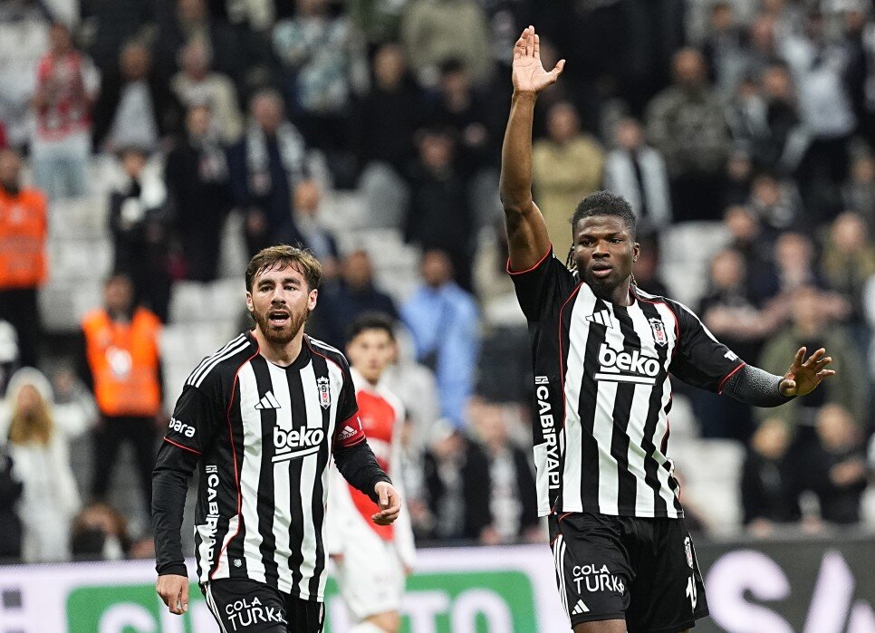 YAZARLARDAN BE��KTA� YORUMLARI