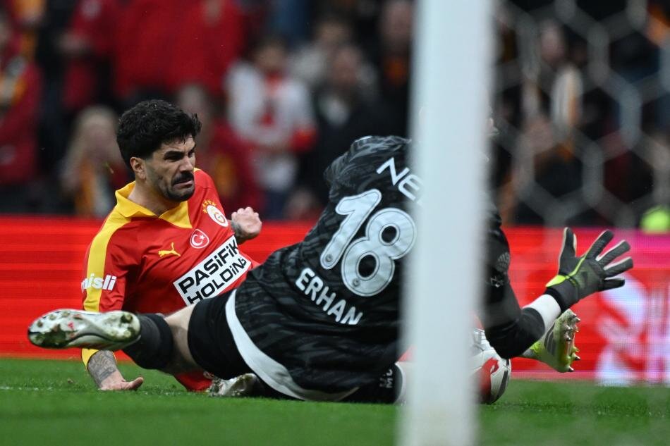 EREN ELMALI 39 MA�TA OYNADI