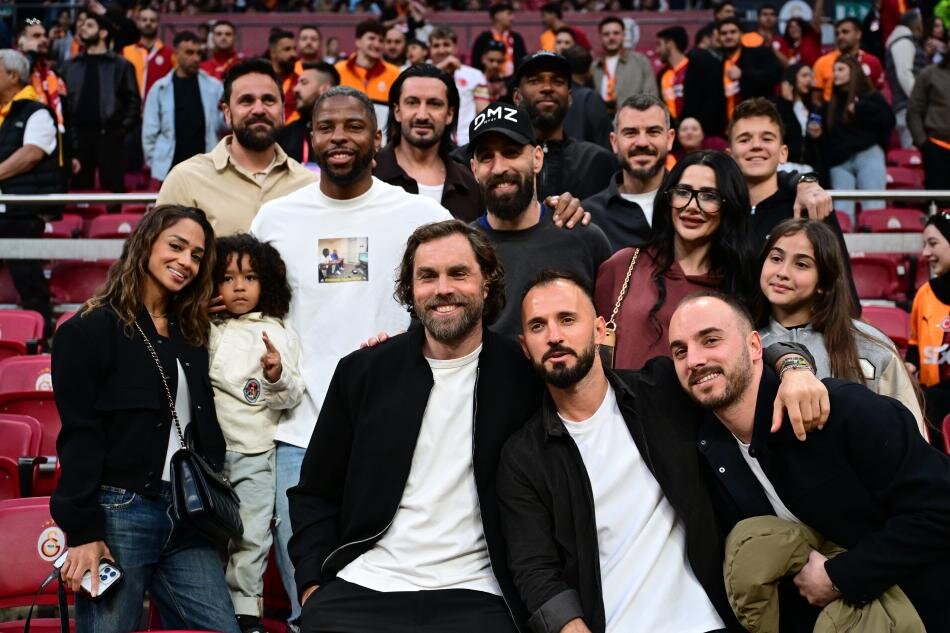 ESK� FUTBOLCULAR TR�B�NDE