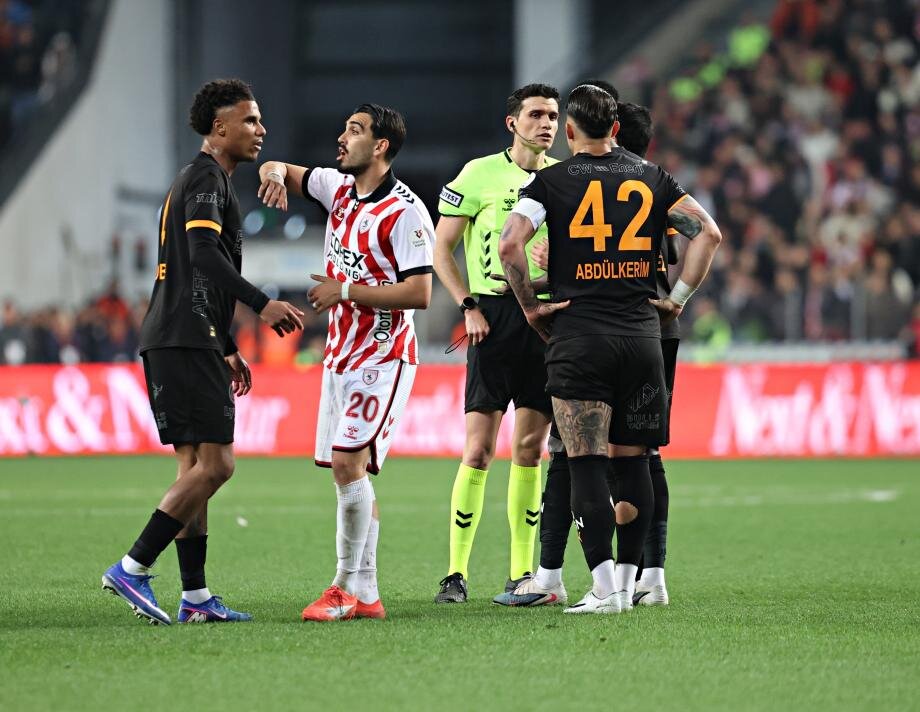 G.SARAY'IN PENALTI BEKLED��� POZ�SYON