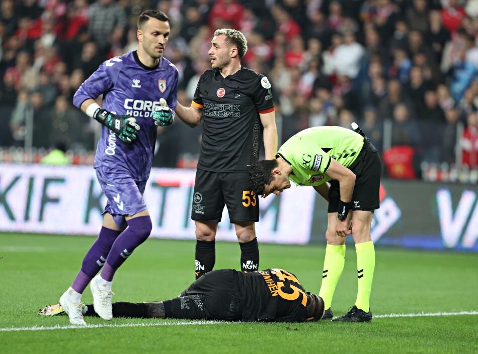 OSIMHEN'�N PENALTI BEKLED��� POZ�SYON