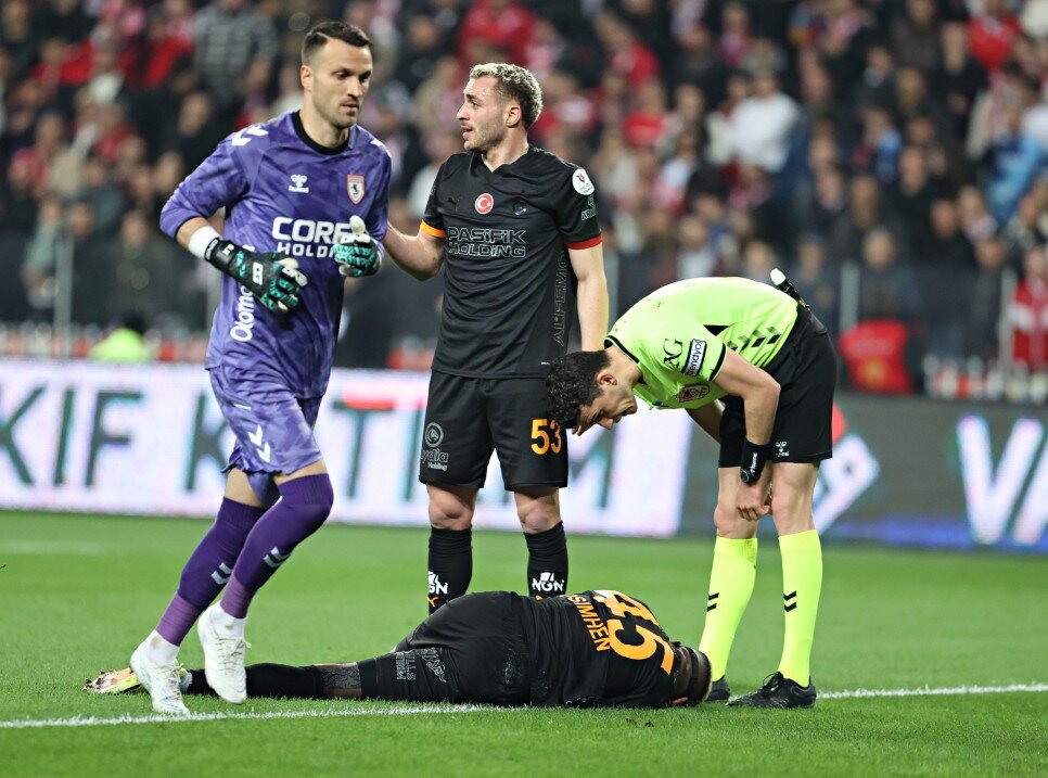 OSIMHEN'�N PENALTI BEKLED��� POZ�SYON