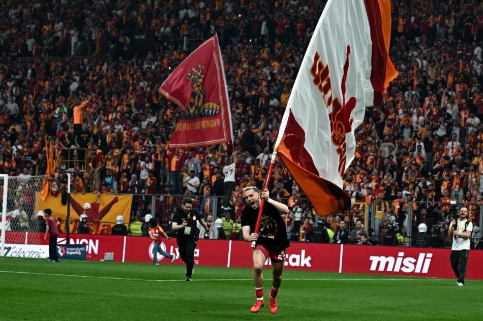 GALATASARAY'DA B�Y�K SEV�N�