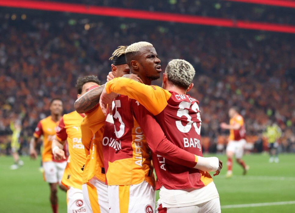 MUSLERA'NIN YEME��NDE G�R��ME