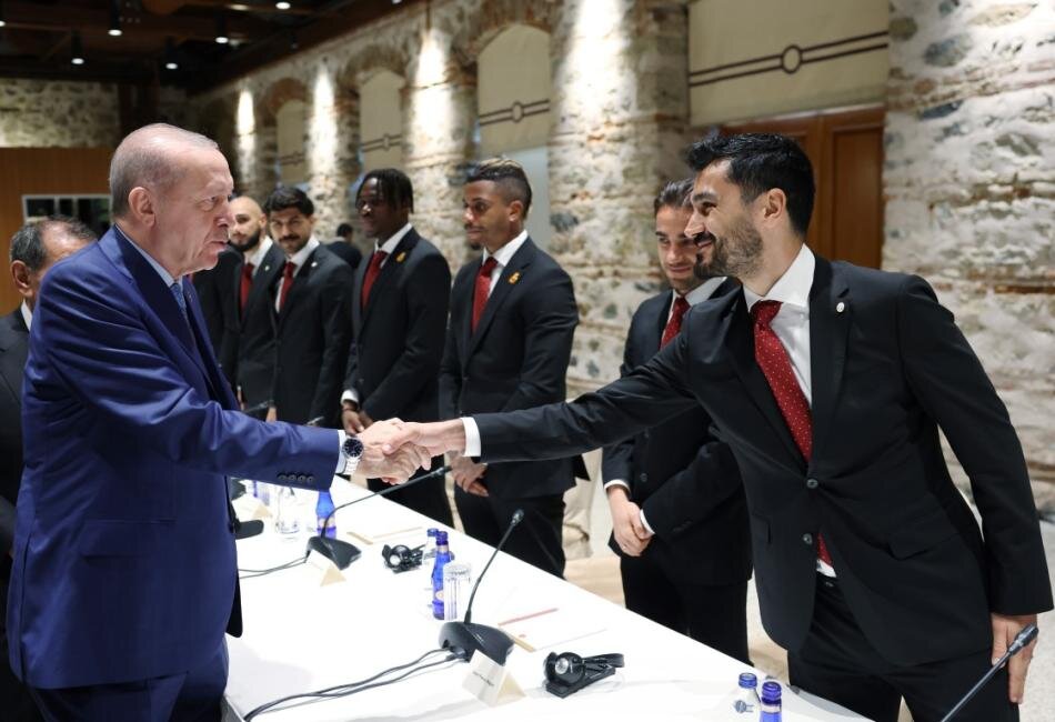 GALATASARAY'I TEBR�K ETT�