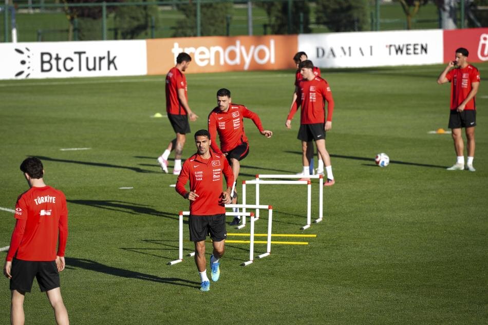 A M�LL� TAKIM HAZIRLIKLARINI S�RD�RD�