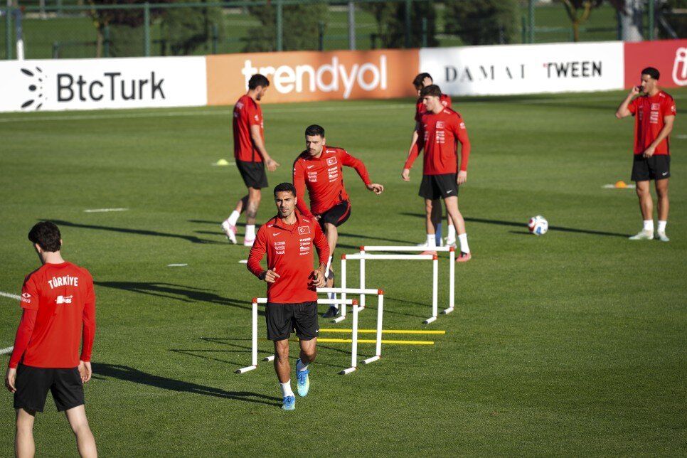 A M�LL� TAKIM HAZIRLIKLARINI S�RD�RD�