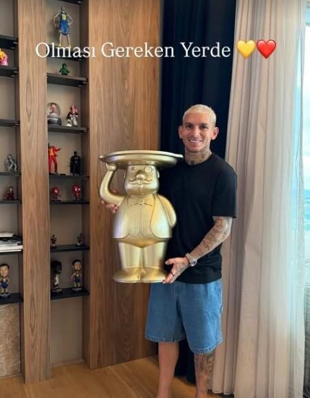LUCAS TORREIRA