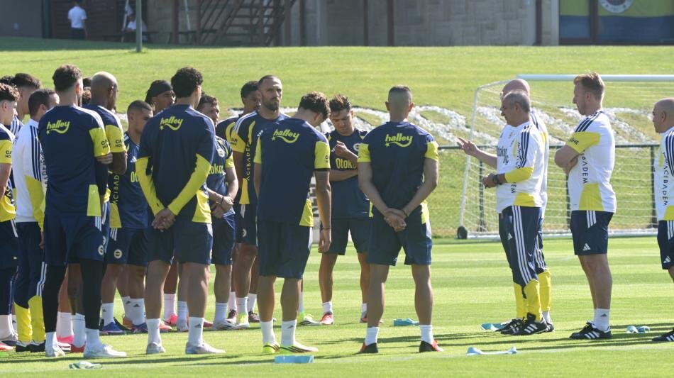 FENERBAH�E'DE �LK ANTRENMAN
