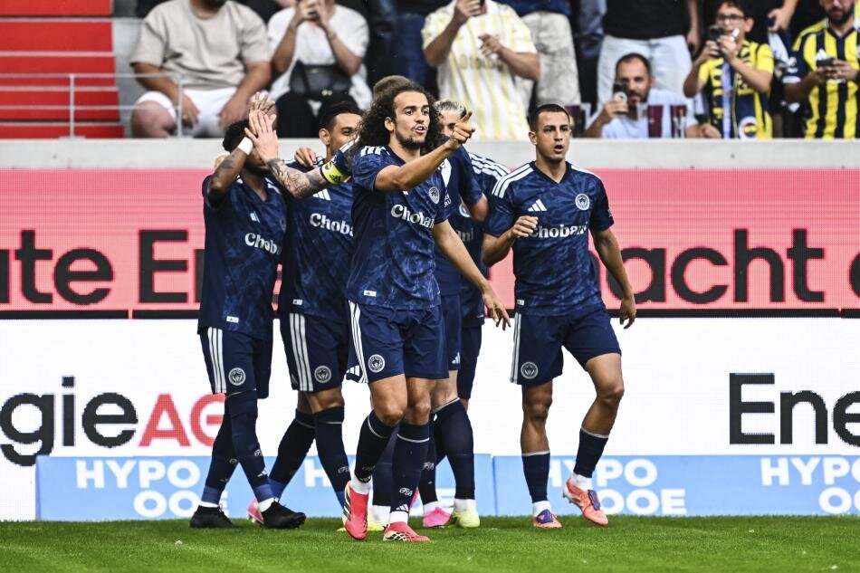FENERBAH�E'DE YAPRAK D�K�M�!