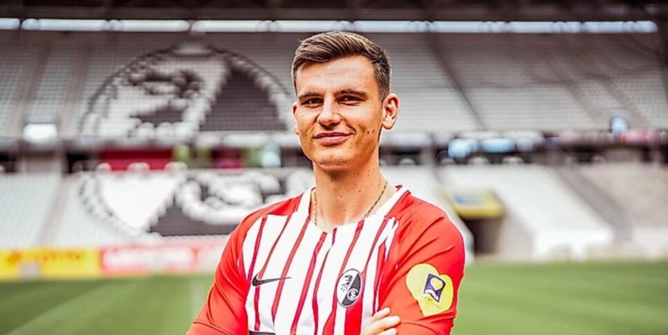 YANNIK ENGELHARDT