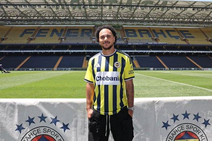 LARKIN'DEN FENERBAH�E'YE �AMP�YONLUK MESAJI