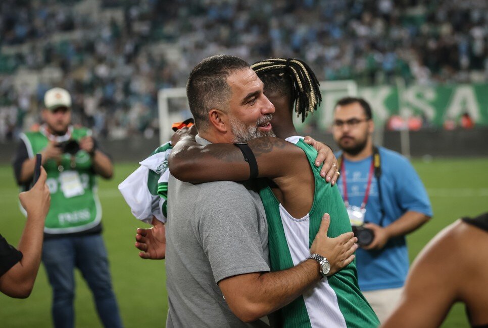 SHAKHTAR'DA TAR�H� �AMP�YONLUK