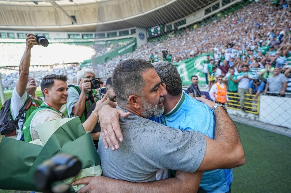 BA�KAN AHMETOV'A �VG�