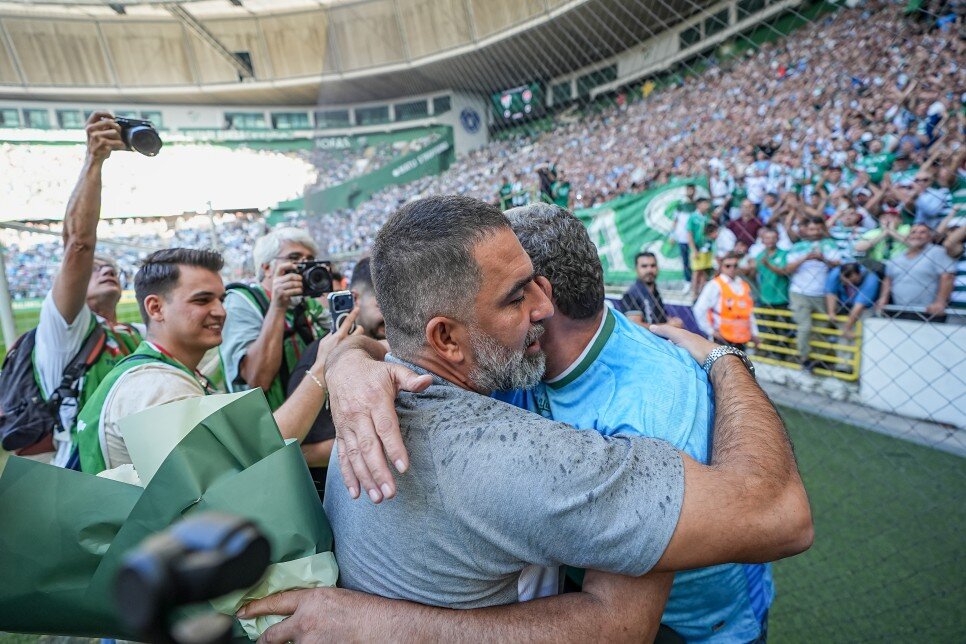 BA�KAN AHMETOV'A �VG�
