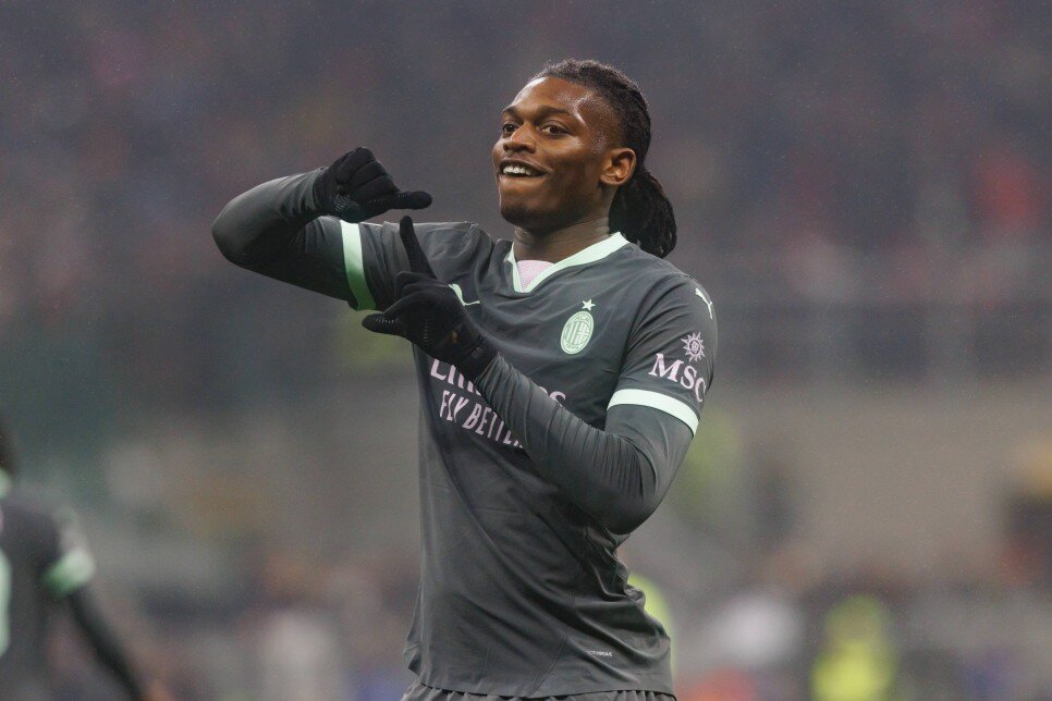 MILAN'A 50 M�LYON EUROYA MAL OLDU